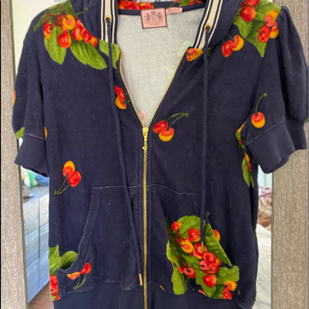 New Juicy Couture short sleeve hoodie 🍒Hard to find vintage style! Size Large